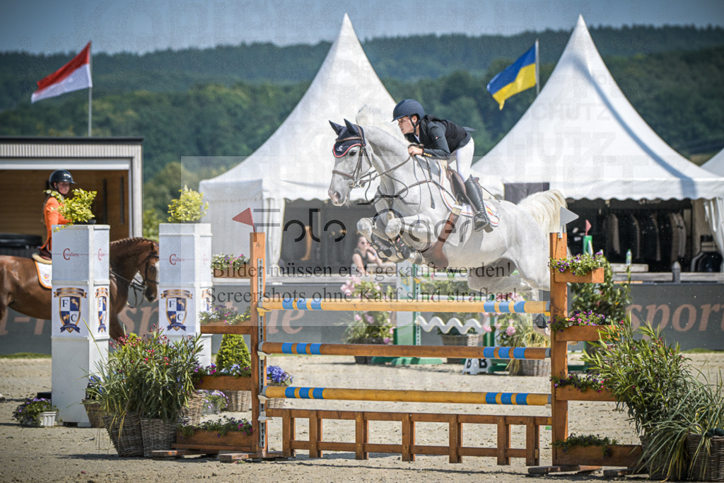 DOS_1889 | Entdecke hochwertige Reitturnierfotos von Foto Oger. Professionell, emotional und authentisch – jetzt Lieblingsmomente im Shop bestellen.Deutschlandweite Turnierfotografie. - Realisiert mit Pictrs.com
