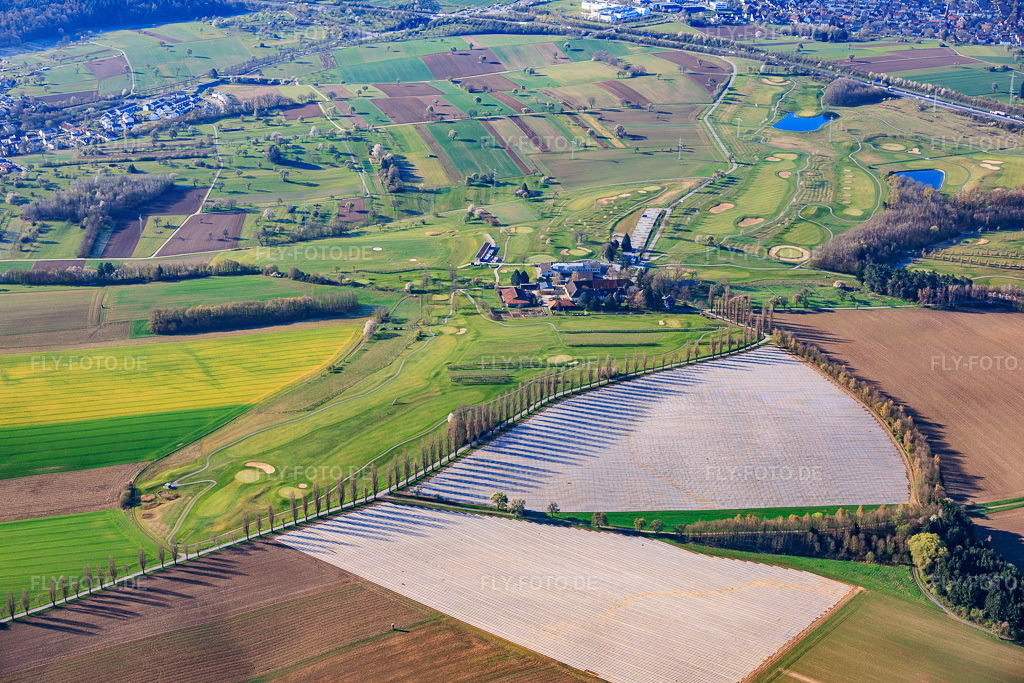Luftbild: Golfplatz Golfpark Karlsruhe - GOLF absolute am Reitstall Gut Batzenhof im Ortsteil Hohenwettersbach in Karlsruhe im Bundesland Baden-Württemberg in Deutschland. Foto: IMG_154115.jpg vom 02.04.2026 durch Werner Riehm/FLY-FOTO.deAuflösung des Originals: 6000 x 4000 pxWWW.GOLF-ABSOLUTE.DE