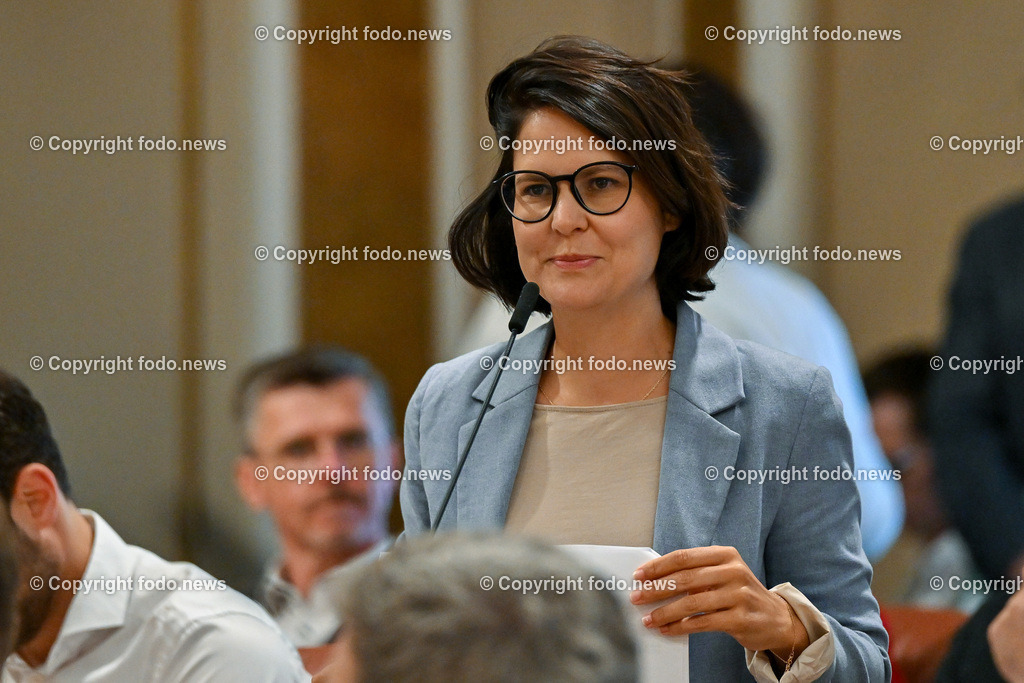 Landhaus Linz_ Promenade_ Landtagssitzung_ 15.06.2023-13 | 15.06.2023, Landhaus Linz AUT, Promenade, Landtagssitzung, im Bild Julia Bammer (Neos, LAbg.)