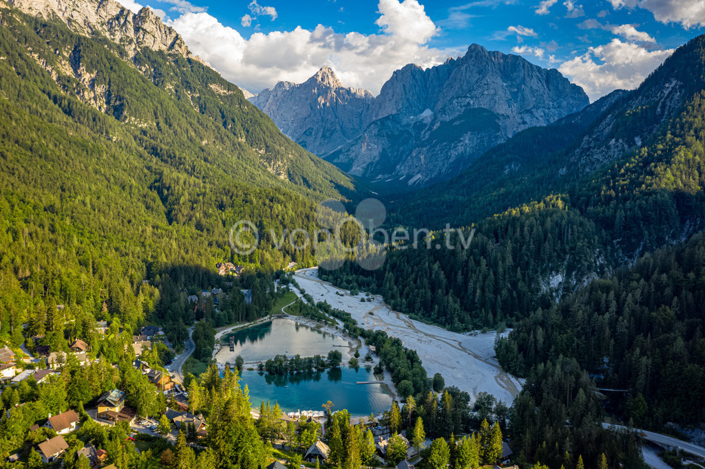 Der Jasna See vor Bergkulisse, Kranjska Gora | Luftbilder, Drohnenbilder, Oberfranken, Bayern, Kronach, Lichtenfels, Kulmbach, Thüringen, Frankenwald, Thüringerwald - Realisiert mit Pictrs.com