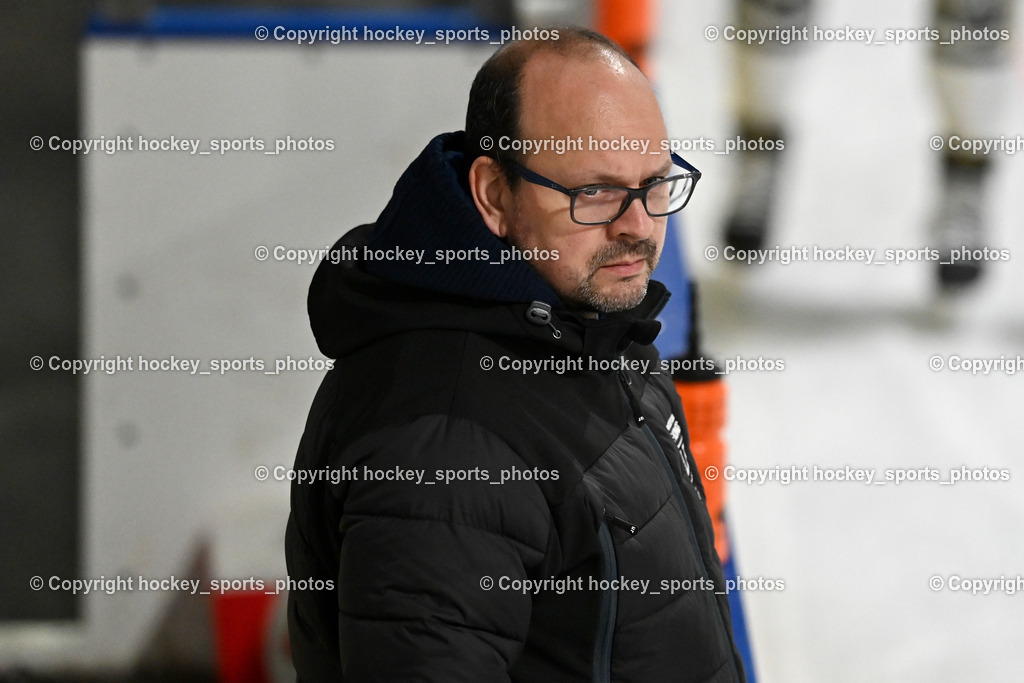 ESC Sparkasse Steindorf vs. LE Kings | Headcoach LE Kings Pollross Michael, ESC Sparkasse Steindorf vs. LE Kings, ESC Sparkasse Steindorf vs. LE Kings am 01.11.2025 in Steindorf (Ossiachersee Halle), Austria, (Photo by Bernd Stefan)