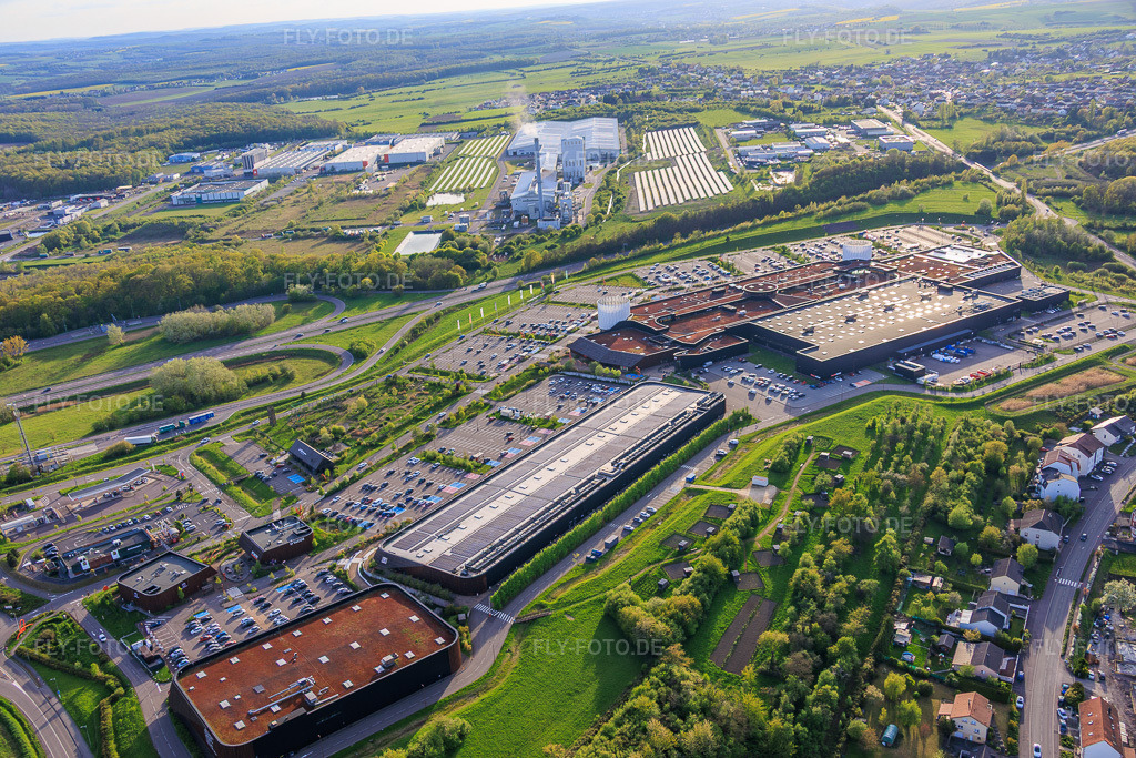 Luftbild: Einkaufszentrum Centre commercial B'EST mit FNAC Farébersviller 3 und B'Fun Park in Farébersviller im Bundesland Moselle in Frankreich.Foto: IMG_154675.jpg vom 17.04.2026 durch Werner Riehm/FLY-FOTO.deAuflösung des Originals: 6000 x 4000 pxWWW.CENTRE-BEST.COM