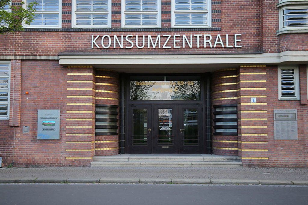 Konsumzentrale | Entdecke über 20 Kategorien Leipzig-Motive: Foto-Downloads, hochwertige Poster, Leinwand- & Fine-Art-Prints. Jetzt Lieblingsfoto im Bildlexikon Leipzig Shop bestellen!