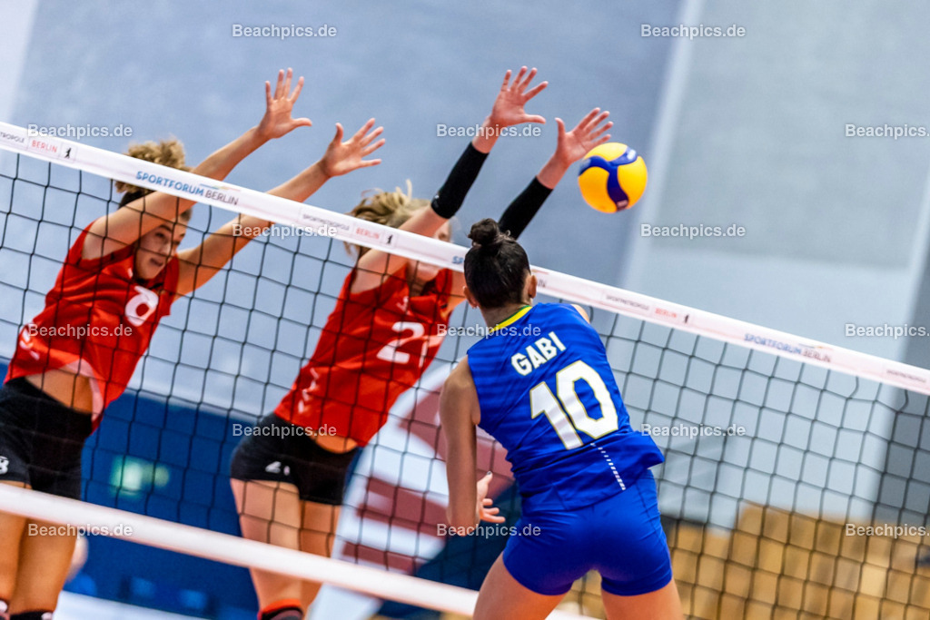 2022-00063412-Testspiel-Deutschland-Brasilien | Angriff Gabriela GUIMARAES #10 BRA, 17.09.2022; Berlin Foto: Gerold Rebsch - www.beachpics.de
