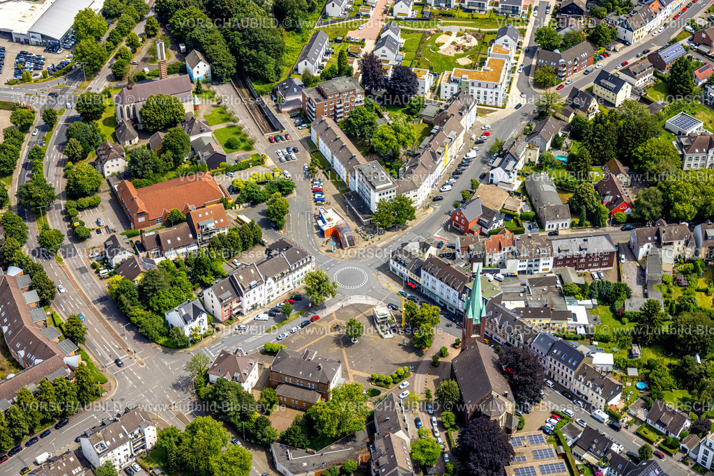 Muelheim240702795 | Luftbild, Straßenkreuzung mit Kreisverkehr Hingbergstraße, evang. Gnadenkirche, oben kath. Kirche St. Joseph, Netto Supermarkt, Wohngebiet, Heißen - Mitte, Mülheim an der Ruhr, Ruhrgebiet, Nordrhein-Westfalen, Deutschland