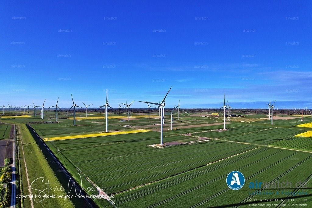 Windpark Reussenköge - Bürgerwindpark Reußenköge | Wie wirkt sich der Windpark auf die Nachbarschaft aus?Schattenwurf („Disco-Effekt“): Der regelmäßige Schattenwurf der sich drehenden Rotorblätter, besonders bei tiefstehender Sonne, wird als störend empfunden und kann zu Konzentrationsstörungen führen. Dieser Effekt wird im Genehmigungsverfahren berücksichtigt und begrenzt.