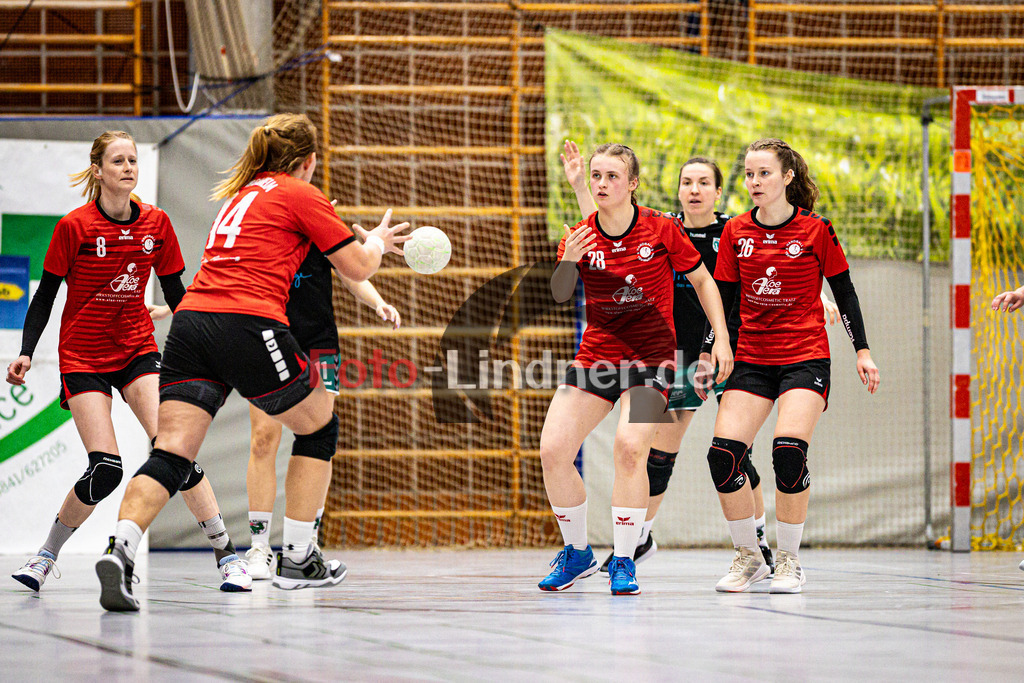 TSV Weilheim gegen TSV Murnau | Handball Bezirksoberliga Frauen Alpenvorland 2024/25, TSV Weilheim gegen TSV Murnau, 20250330,Pass,2025-03-30 in Weilheim (Weilheim, Am Hardt), Malena BECKER (TSV Weilheim 14), Leonie SPREITZER (TSV Weilheim 28), Chiara PADBERG (TSV Weilheim 26)Copyright: WolfgangxLindner www.foto-lindner.de