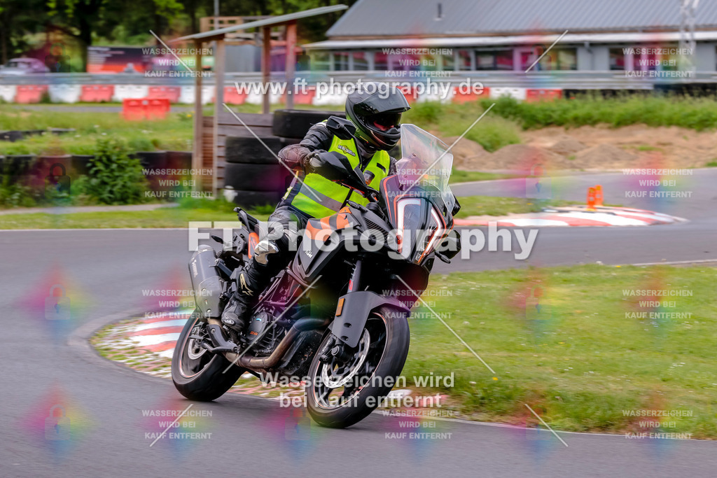 MotoTeamVBK-20278 | Hier findet Ihr Bilder von Touristenfahrten auf der Nürburgring Nordschleife oder von anderen Veranstaltungen die ich besucht habe. Viel Spass beim Durch Schauen 