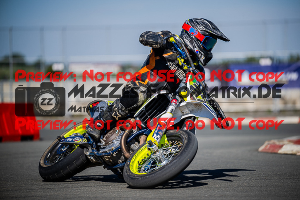 MaZZes_FotoMatrix_220903_0627 | UE40