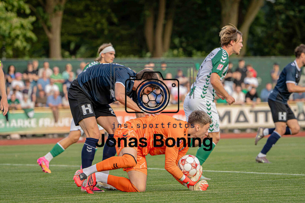 Fußball I Herren I Saison 2026-2027 I Regionalliga Nord I 1. Spieltag I SV Werder Bremen U23 - VfB Oldenburg I 05762 | Nick Otto (21, VfB Oldenburg) und Tim Taddäus Hüneke (1, SV Werder Bremen II) - Realisiert mit Pictrs.com