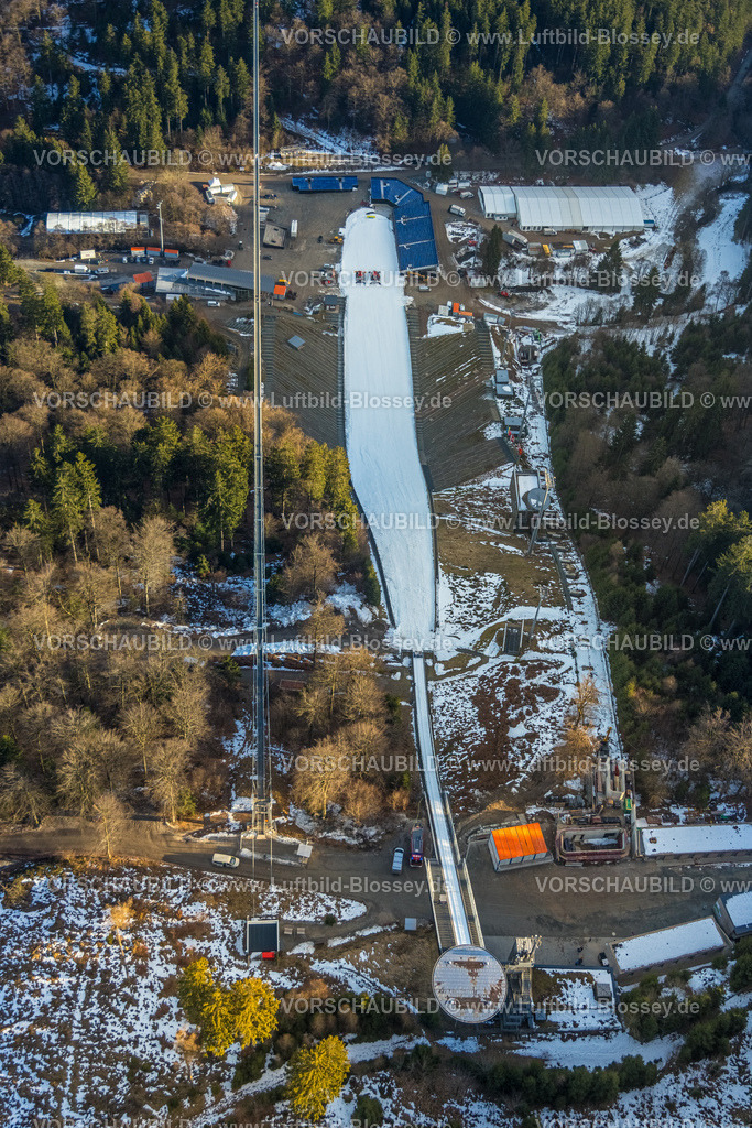 Willingen260104817 | Luftbild, Skywalk Musenberg Willingen, Fußgänger-Hängebrücke Sehenswürdigkeit, Mühlenkopfschanze Sprungschanze, Skigebiet und Wald, Stryck, Willingen, Südwestfalen, Hessen, Deutschland