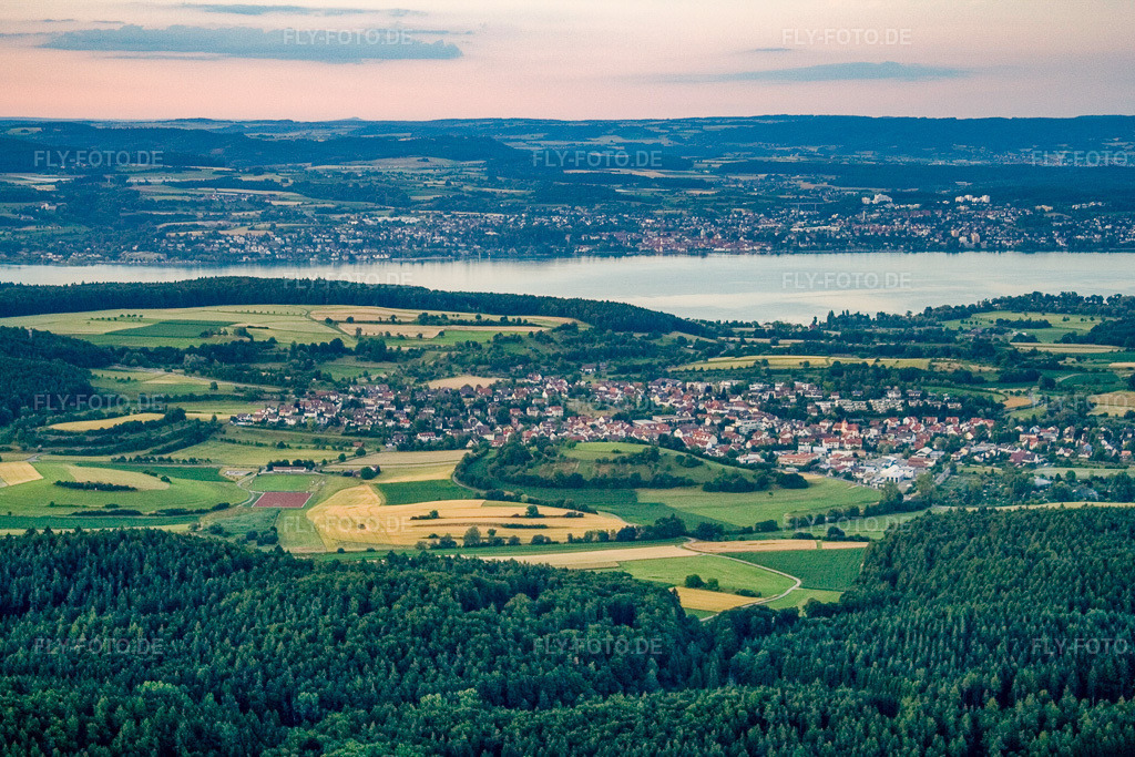 Luftbild: Ortsansicht von Südwesten im Ortsteil Dettingen in Konstanz im Bundesland Baden-Württemberg in Deutschland. Foto: IMG_11464.jpg vom 04.07.2008 durch Werner Riehm/FLY-FOTO.de