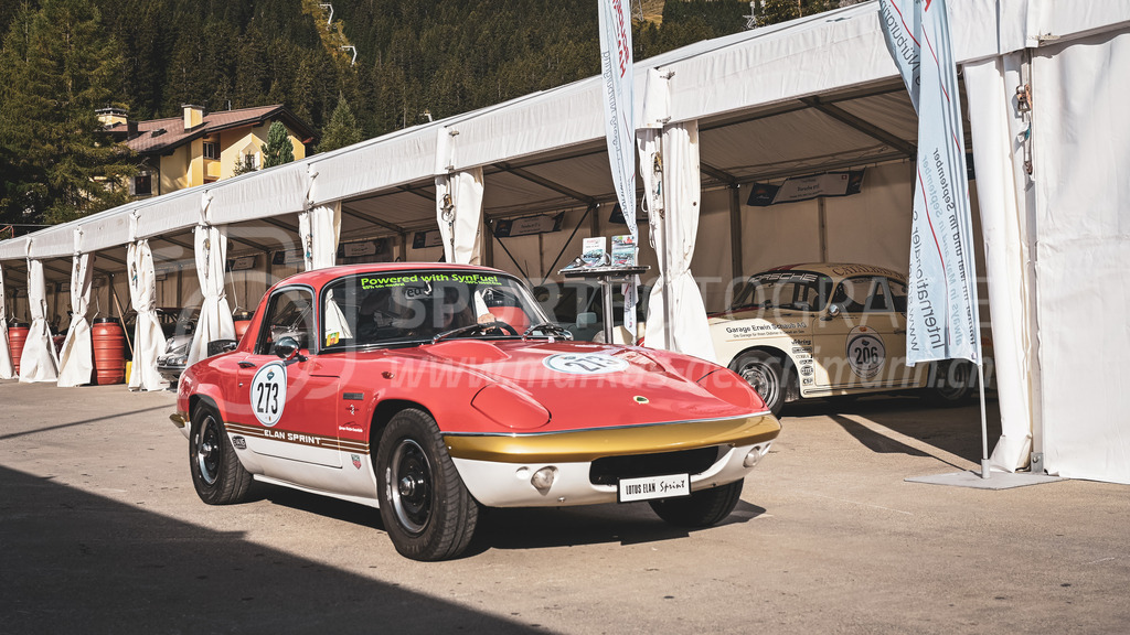 19. Arosa ClassicCar 2023 - 3. September 2023 | 19. Arosa ClassicCar 2023
Arosa, Schweiz
Kramer Iris aus Erlenbach mit der Startnummer 273 in einem Lotus Elan S4 Sprint, Jahrgang 1972, in der Klasse Classic Trophy.
@arosaclassiccar, @arosa.official, #arosaclassiccar, #arosa, #76curves, #classiccar
Bild: Sportfotografie Markus Aeschimann | www.markus-aeschimann.ch - Realisiert mit Pictrs.com