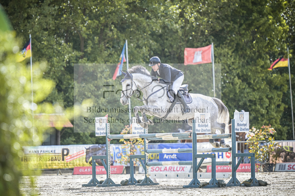 DOS_9720 | Entdecke hochwertige Reitturnierfotos von Foto Oger. Professionell, emotional und authentisch – jetzt Lieblingsmomente im Shop bestellen.Deutschlandweite Turnierfotografie. - Realisiert mit Pictrs.com