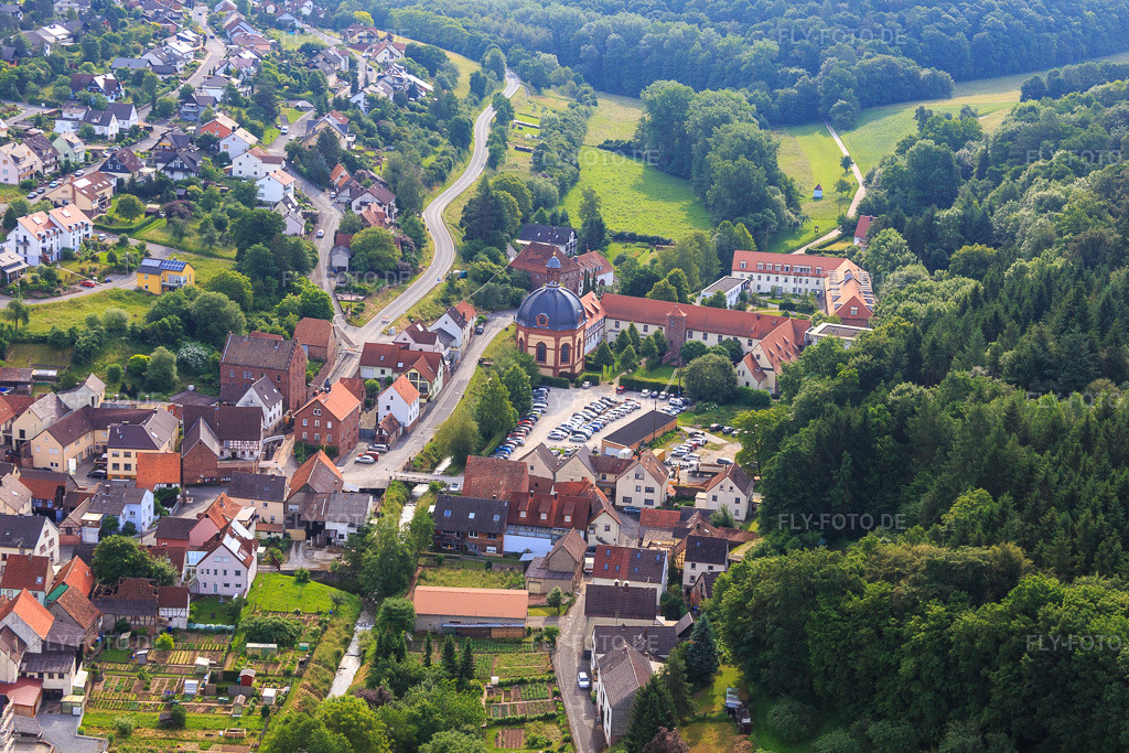 Luftbild: Benediktushof - Zentrum für Meditation und Achtsamkeit Seminar- und Tagungszentrum GmbH in Holzkirchen im Bundesland Bayern in Deutschland. Foto: IMG_089754.jpg vom 11.06.2016 durch Werner Riehm/FLY-FOTO.deMeditation, Achtsamkeit, Kontemplation und Zen - Benediktushof