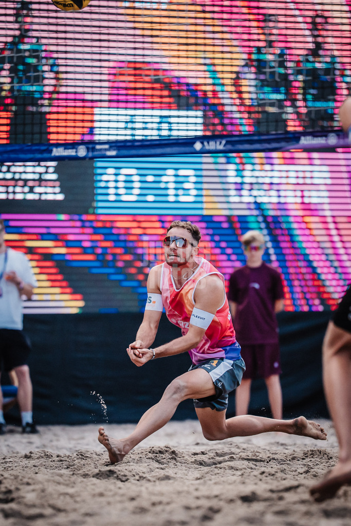 Beachvolleyball | Männer | Deutsche Meisterschaften 2025 Timmendorfer Strand | 05.09.2025 | Jonas Sagstetter läuft zum Ball