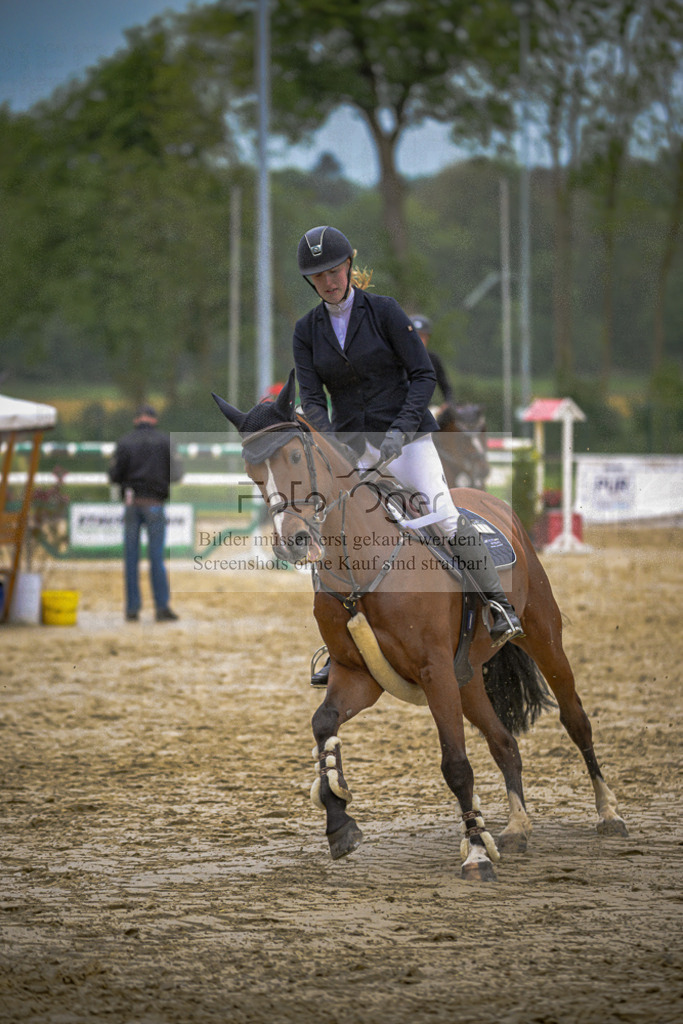 20240505-DOS_3811 | Entdecke hochwertige Reitturnierfotos von Foto Oger. Professionell, emotional und authentisch – jetzt Lieblingsmomente im Shop bestellen.Deutschlandweite Turnierfotografie. - Realisiert mit Pictrs.com