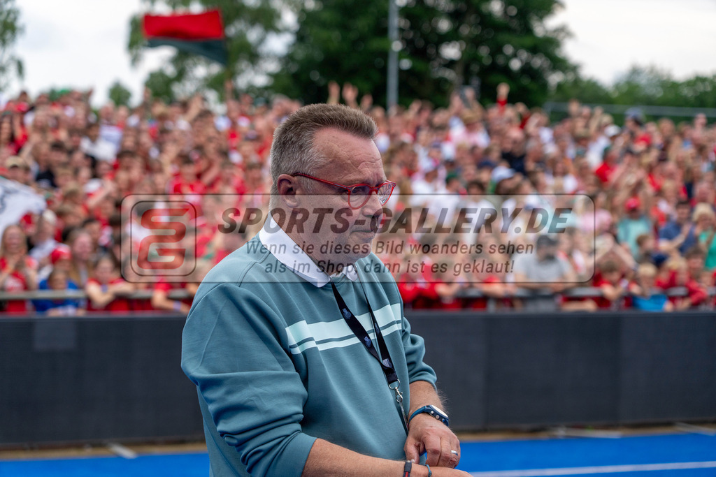 Final4_20250601-1518-HK108771 | Krefeld, Deutschland, 01.06.2025:  Feldhockey Final4 2025 – „Deutsche Feldhockey-Meisterschaften 2025“ Crefelder HTC - Rot-Weiss Köln (Finale Herren) im Gerd-Wellen-Hockeyanlage am 01.06.2025 in Krefeld, Deutschland. (Foto von Kramhöller/Fehrmann/Kaste)Krefeld, Germany, 01.06.2025: Feldhockey Final4 2025 – „Deutsche Feldhockey-Meisterschaften 2025“ Harvestehuder HTC - Düsseldorfer HC (Finale Damen) in Gerd-Wellen-Hockeyanlage at 01.06.2025 in Krefeld, Deutschland. (Foto from Kramhöller/Fehrmann/Kaste)