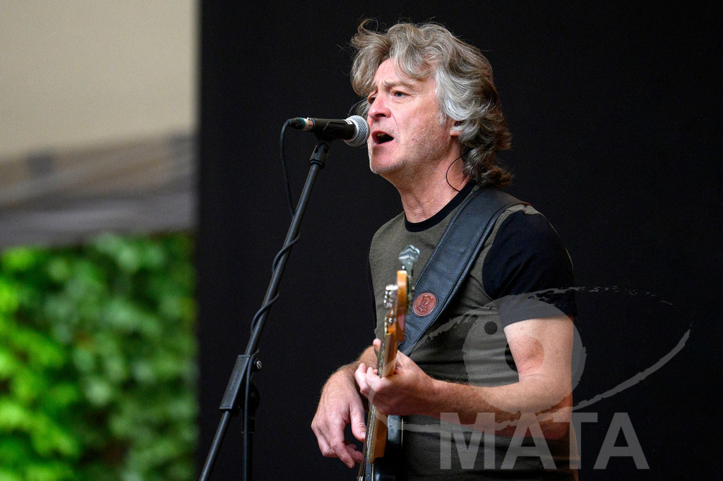 _DWA2825 | Craig Fletcher von John Lees' Barclay James Harvest live bei einem Konzert in Serenadenhof Nürnberg, 01.07.2023 - Realisiert mit Pictrs.com