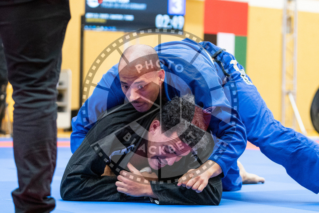 20231118PBB11552 | Fighters compete during the AJP Tour 600 Frankfurt Championship in Frankfurt/Main, Germany, on November 18, 2023.