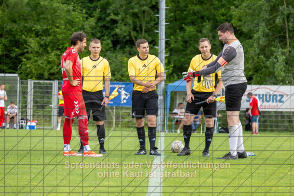 20250616_182858_0139 | #,  TV Eybach (weiß) vs. 1.FC Donzdorf II (rot), Fussball, Entscheidungsspiel 3 in Kreisliga A3 - Bezirk Neckar/Fils, Saison 2024/2025, Rasensportplatz, Staufenecker Str. 41, 73084 Salach, 16.06.2025 - 18:30 Uhr,Foto: PhotoPeet-Sportfotografie/Peter Harich