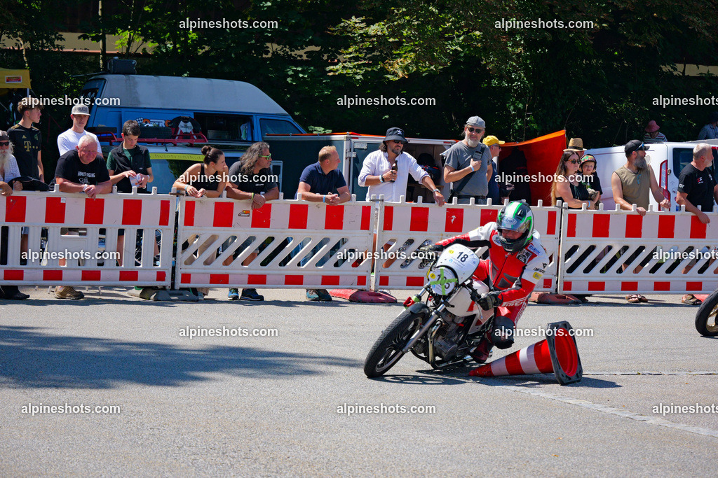 P1036883-2 | Erleben Sie atemberaubende, hochqualitative Fotos Ihrer Fahrt entlang der malerischen Alpenstraßen. Besuchen Sie alpineshots.com, um professionelle Aufnahmen Ihrer unvergesslichen Reise zu finden und zu kaufen - Realisiert mit Pictrs.com