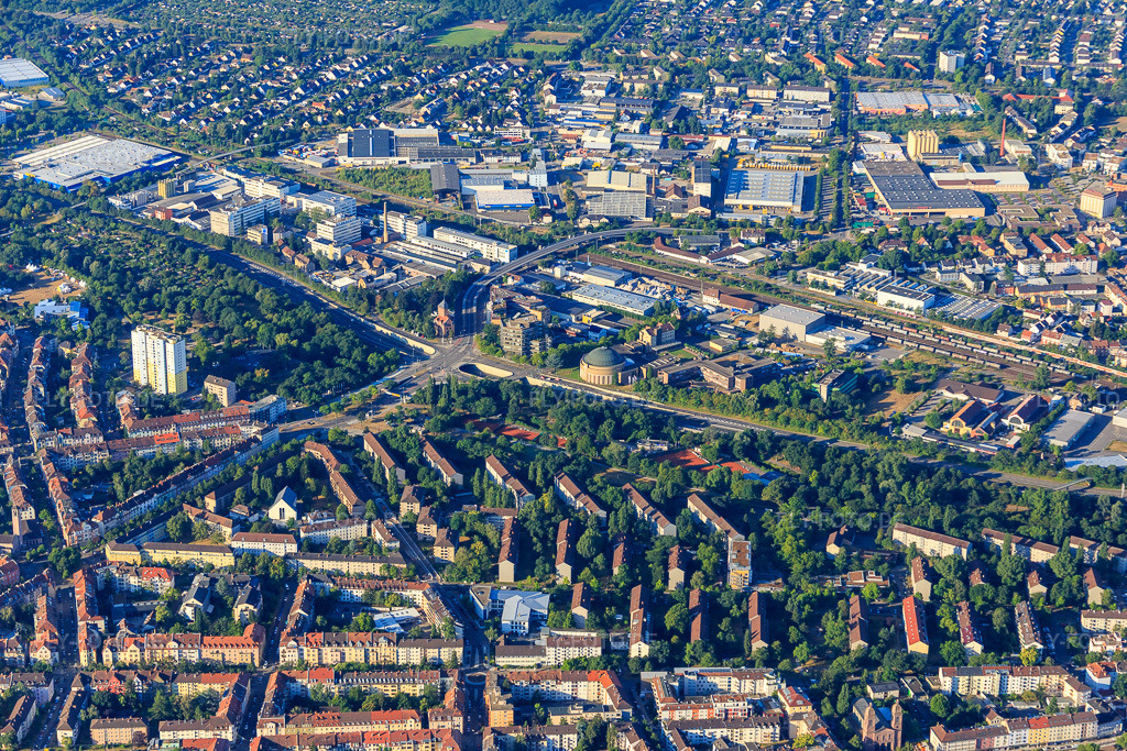 Luftbild: zwischen Weinbrennerstraße und Südtangente(B10) im Ortsteil Grünwinkel in Karlsruhe im Bundesland Baden-Württemberg in Deutschland. Foto: IMG_083869.jpg vom 26.07.2015 durch Werner Riehm/FLY-FOTO.de