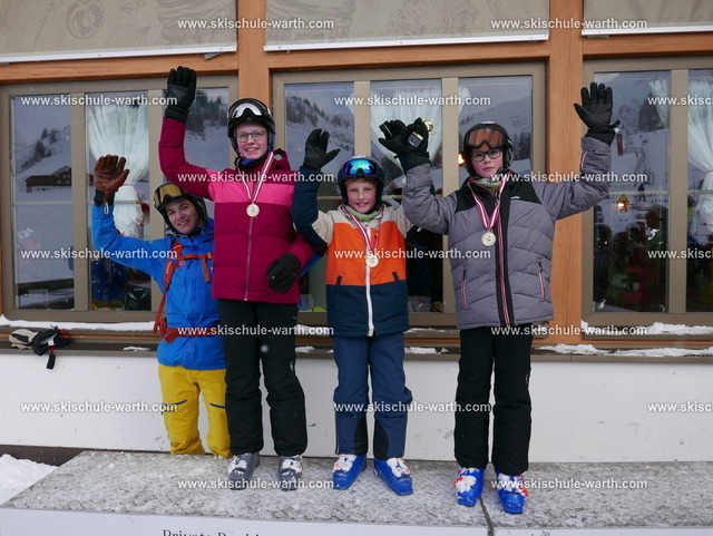 Gruppe Francois | Photos von der Skischule Warth - Realisiert mit Pictrs.com