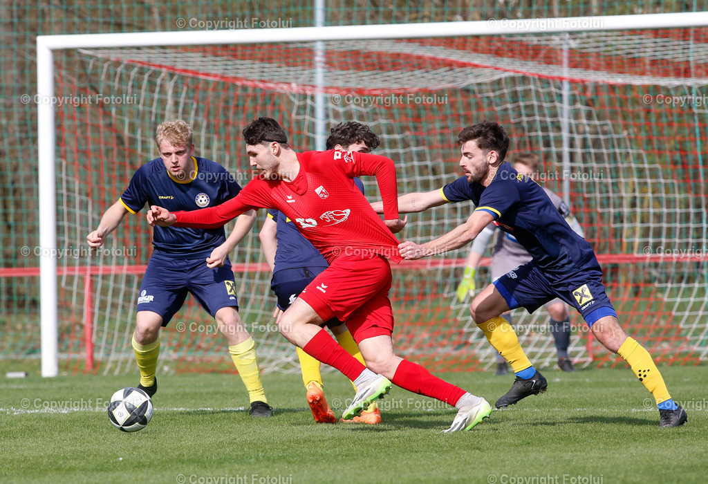 A_LUI_05052025_10 | SPORT,FUSSBALL LL.OST 05.04.2025 IM BILD: FINN RUDEL (OEDT1B)-JULIAN AIGLSDORFER UND ALEXANDER WOEGERBAUERB(PUTZLEINSDORF) FOTO:  FOTOLUI