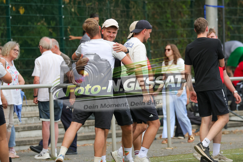 Bünder SV - TV Elverdissen | Auf dem Bild zu sehen: rot Bünder SV Trainer: Timo Westerbeck ; grün TV Elverdissen Co. Trainer: Marius Tönsmann Bünder SV, TV Elverdissen, Saison 26/27, Kreisliga A, Bünde, Deutschland - Realisiert mit Pictrs.com