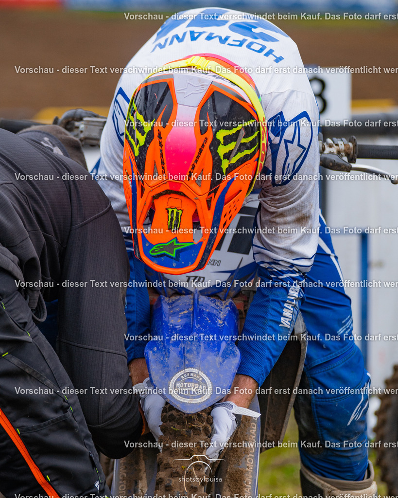 20260412_MCCBensdorf-1484 | Sportfotografin aus Berlin-Brandenburg mit Fokus auf Motocross. Ich halte deine sportliche Leistung und echte Emotionen auf und neben der Strecke professionell fest. Entdecke die Fotos von deinem Rennen und bestelle sie direkt hier im Shop.