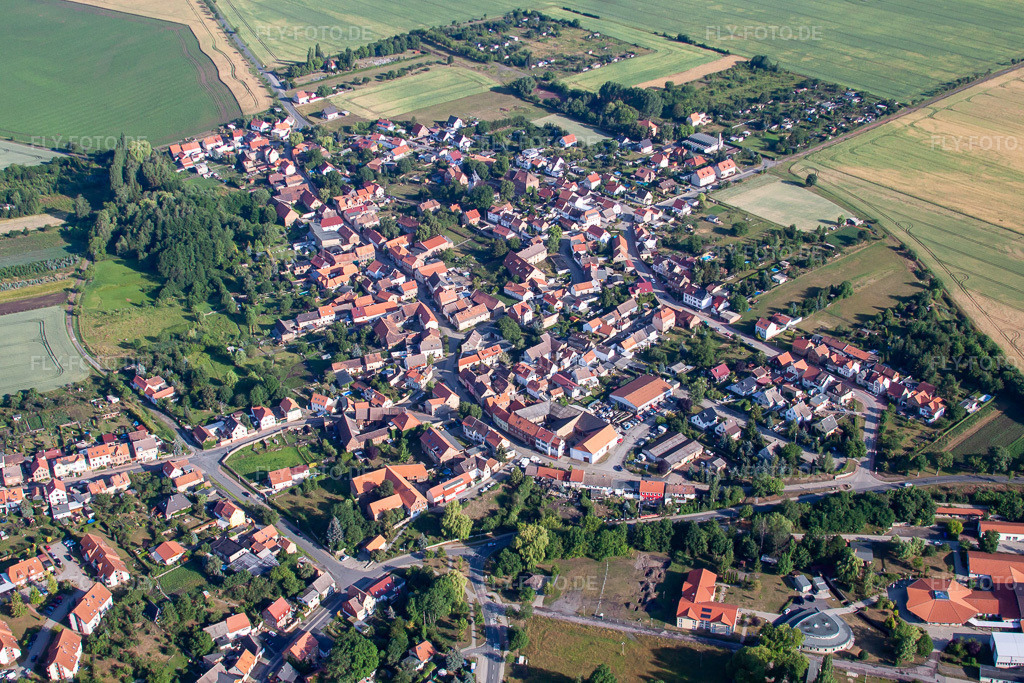 Luftbild: Dorfansicht im Ortsteil Weddersleben in Thale im Bundesland Sachsen-Anhalt in Deutschland. Foto: IMG_41927.jpg vom 25.06.2011 durch Werner Riehm/FLY-FOTO.de