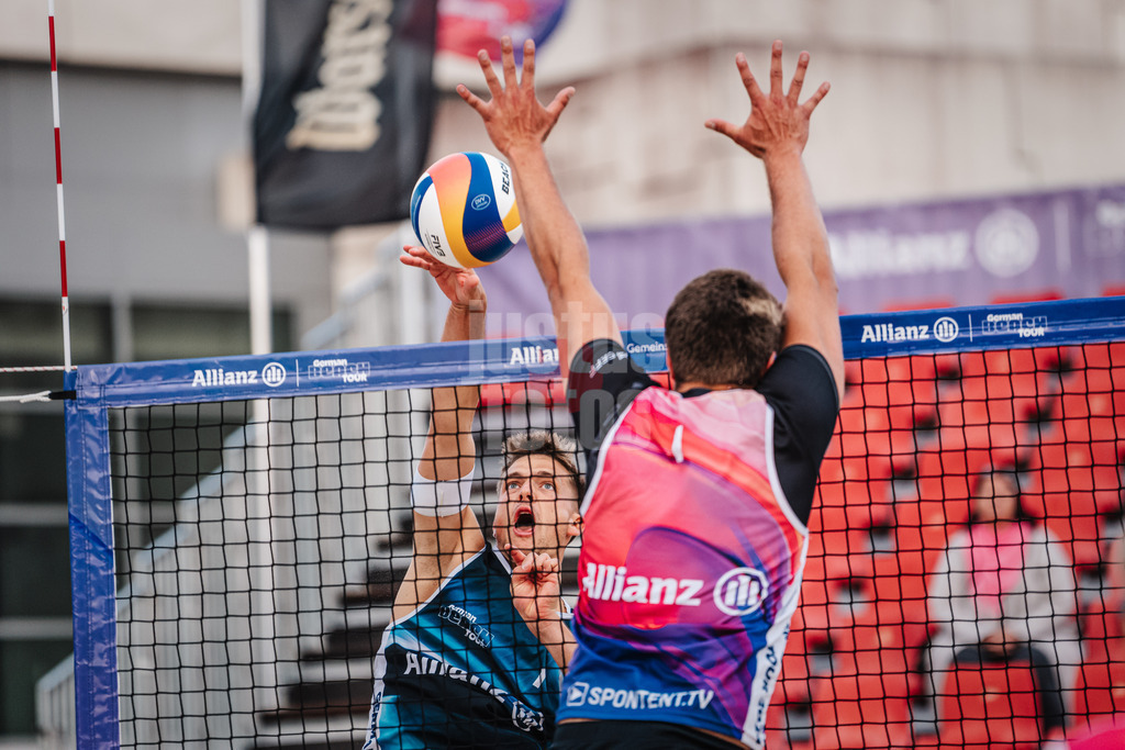 Beachvolleyball | Männer | German Beach Tour 2024 | Tourstop Bremen | 06.06.2024 | Luis Kubo beim Angriff