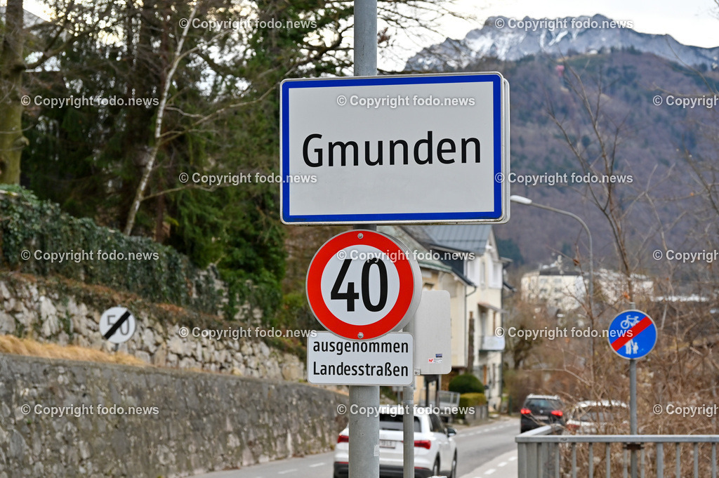 Gmunden_ 13.01.2023-3 | 13.01.2023, Gmunden, AUT, Gmunden, im Bild Ortstafel, Ortsschild, Ortsanfang, Geschwindigkeitsbeschraenkung, Tafel, Verkehrszeichen, 40KmH, Ortsgebiet