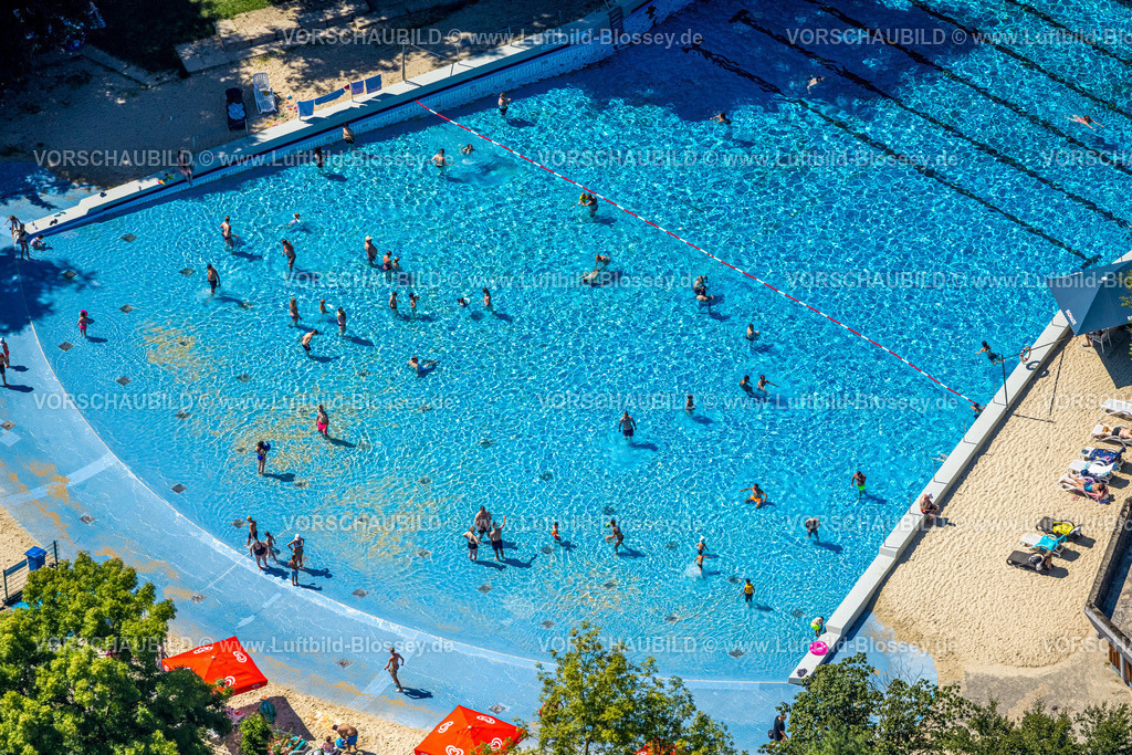 Dortmund240801084Freibad_Wischlingen | Luftbild, Freibad im Revierpark Wischlingen, Schwimmbecken und Solebad, Badegäste im Wellenbecken, Dorstfeld, Dortmund, Ruhrgebiet, Nordrhein-Westfalen, Deutschland