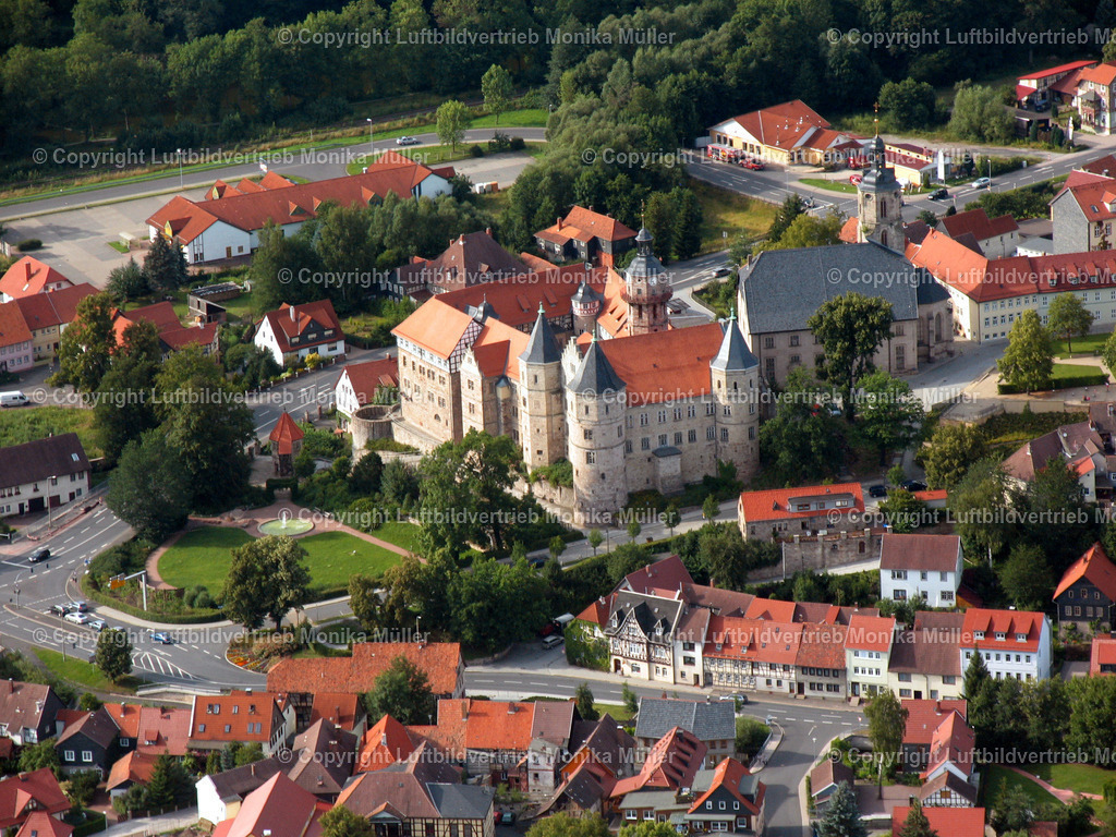 Schleusingen | Aero, Luftbild, Luftbildaufnahme, Thüringen, Schleusingen, Betoldsbur, Burg, Schloß - Realisiert mit Pictrs.com
