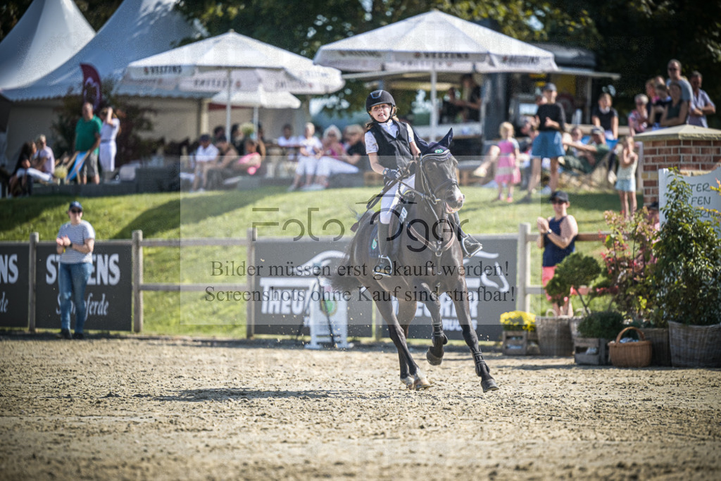 DOS_0369 | Entdecke hochwertige Reitturnierfotos von Foto Oger. Professionell, emotional und authentisch – jetzt Lieblingsmomente im Shop bestellen. - Realisiert mit Pictrs.com