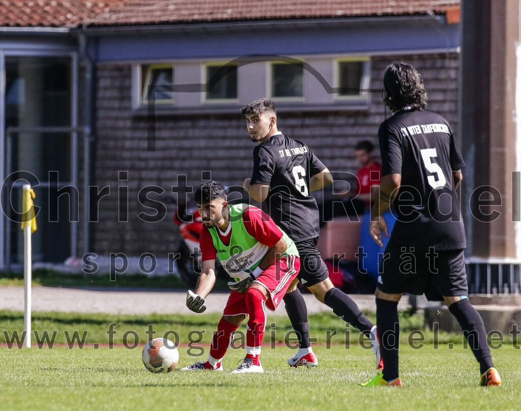 2023-09-02_061_SG_Markt_Schwaben_II_gegen_SV_Internationale_Taufkirchen_II | Markt Schwaben, Deutschland, 02.09.2023:
Fußball, C-Klasse 2023 / 2024, 3. Spieltag, (SG) Markt Schwaben II gegen SV Internationale Taufkirchen II, Endergebnis: 6:2

Torwart Sinan Aksoy (SV Internationale Taufkirchen, #24), Kenan Pasalar (SV Internationale Taufkirchen, #6), Sakir Sefketoglou (SV Internationale Taufkirchen, #5)

Foto: Christian Riedel / fotografie-riedel.net