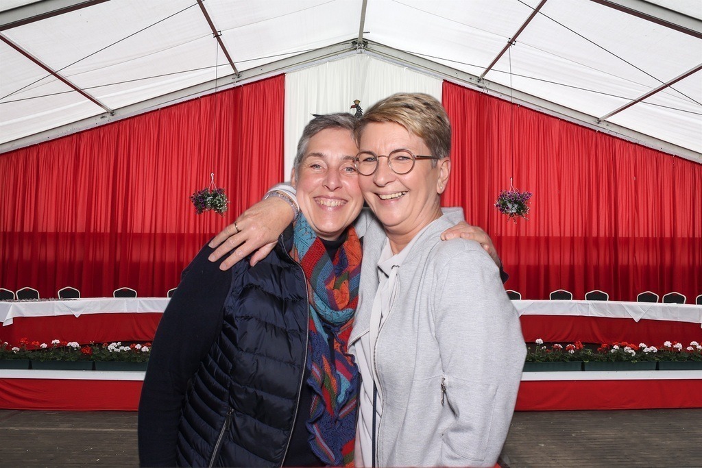 top-top.de 240928-111 | Foto, Video, Fotografie, Videografie, Fotobox, DJ, Discjockey, Musik, Musikbox, Veranstaltung, Photobooth, Amazon, Ebay, Buchtipp, Bestseller, Autor, Verlag, Buch, Wesel, Hamminkeln, NRW, Dinslaken, Rees, Drohne, Hochzeit, Party, Fotobox, Wesel, Fotograf