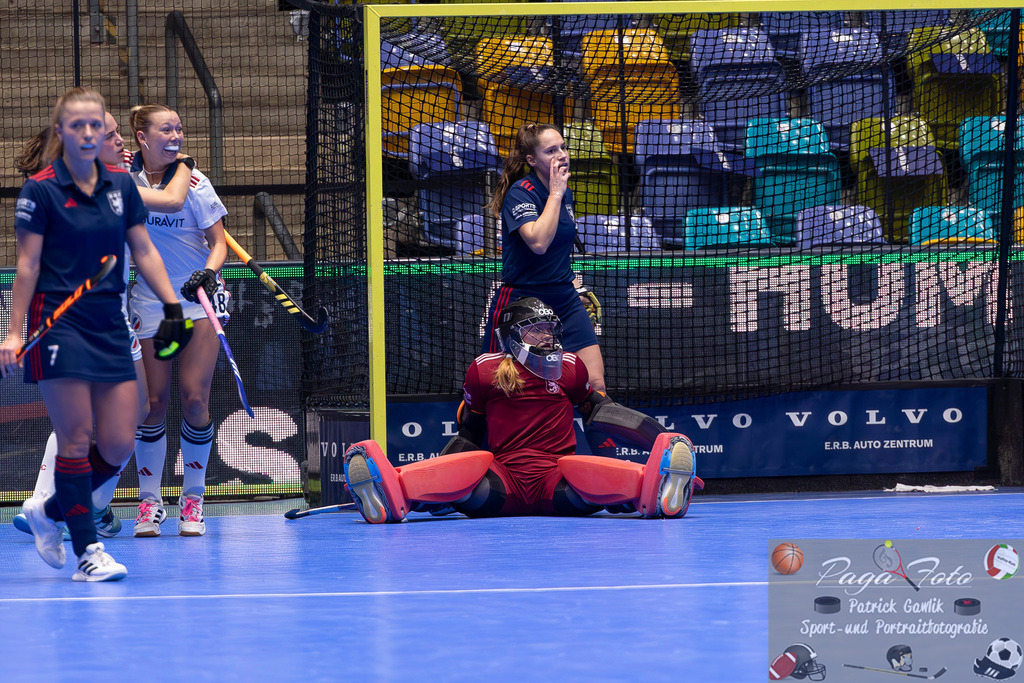 Volvo E.R.B. Final 4 Halbfinale Frauen: Mannheimer HC - Düsseldorfer HC, 25.01.2025 | Femke Jovy (Düsseldorfer HC #1) am Boden nac heinem Gegentor, Mannheimer HC - Düsseldorfer HC, Frankfurt, Süwag Arena, 25.1.2025 - Realisiert mit Pictrs.com