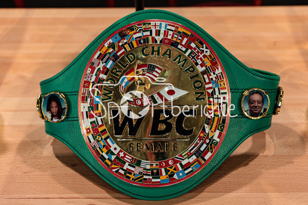 Seniesa Estrada - Tina Rupprecht/ Pressekonferenz | Der WBC Weltmeister Guertel der Frauen / Aktuelle Titeltraegerin Tina Rupprecht / WBC World Champion Female