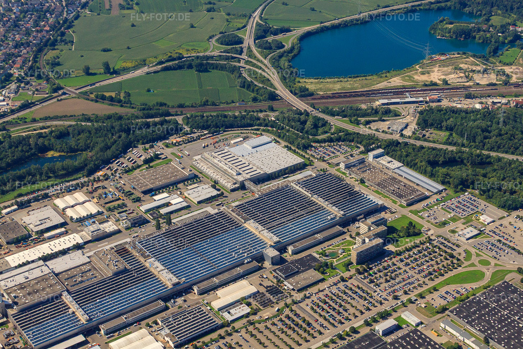 Luftbild: Daimler LKW-Werk von Südosten in Wörth am Rhein im Bundesland Rheinland-Pfalz in Deutschland. Foto: IMG_32175.jpg vom 20.08.2010 durch Werner Riehm/FLY-FOTO.de