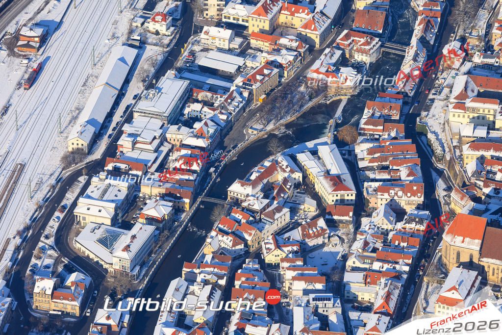 Die Luftaufnahme der Stadt Kronach wurde vom UL-Flugzeug heraus erstellt ( keine Drohne )- hohe Auflösung für beste Qualität