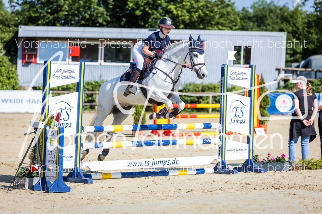 Donop24-ASpr-022 | MomenTaufnahmen Pferdesportfotos