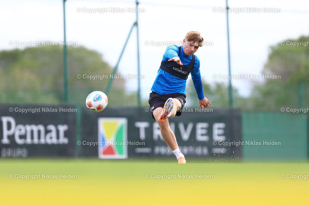 NH_HolsteinKiel_Trainingslager2026Algorfa_06012026 | #29 Niklas Niehoff (Holstein Kiel)Fußball I Herren I 2. Bundesliga I Saison 2025-2026 I Trainingslager I Holstein Kiel I 06.01.2026 I Algorfa, Spanien - Realisiert mit Pictrs.com