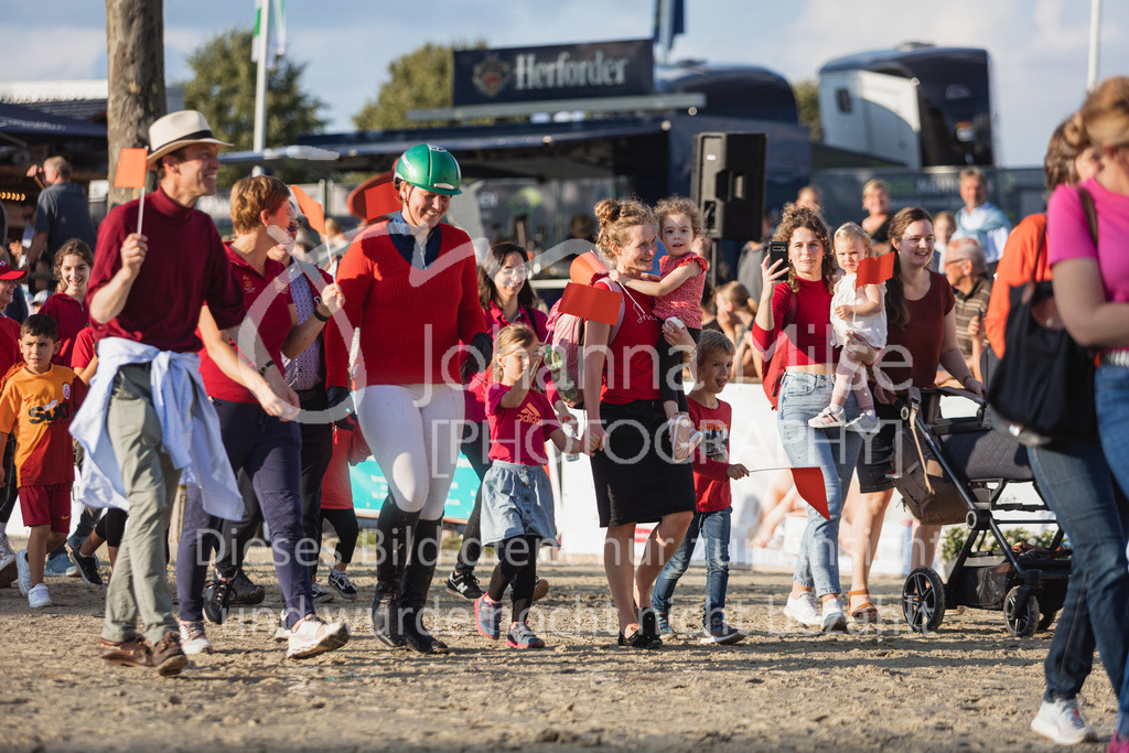 230728_BHO_Showprogramm-577 | Deine schönsten Turniermomente als professionelle Fotos! Entdecke hochwertige Pferdesport-Fotografie im Online-Shop. Jetzt Fotos finden & bestellen!