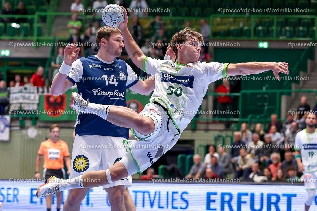 BHC09102501018 | 09.10.2025, Handball, HBL, Bergischer HC - HSG Wetzlar, Unihalle Wuppertal: Lion Zacharias (HSG Wetzlar #50) wirft an Gerdas Babarskas (BHC #14) vorbei auf das Tor 