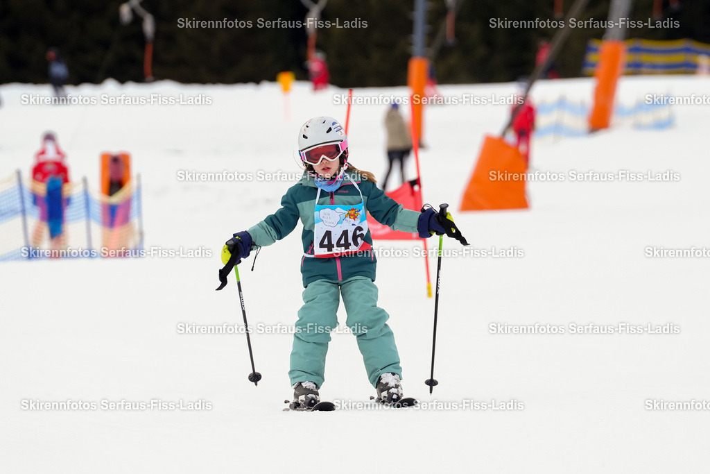 SRF_02.01.2026_0738 | Skirennfotos,Serfaus,Fiss,Ladis,Kinderskirennen,Winter,Tirol,Oberland,skirace,SFL,feelfree,weil wir's genießen,ski,Ski,skifahren,Sonnenplateau, - Realisiert mit Pictrs.com