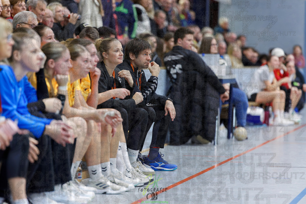 Frauen Oberliga Mitte (HHV); HSG Eibelshausen/Ewersbach - HSG Wettenberg II | Frauen Oberliga Mitte (HHV); HSG Eibelshausen/Ewersbach - HSG Wettenberg II am 13.12.2025 in Steinbrücken (Sporthalle am Hammerweiher)Photo © 2025 - Jörg Heinrich - Realisiert mit Pictrs.com