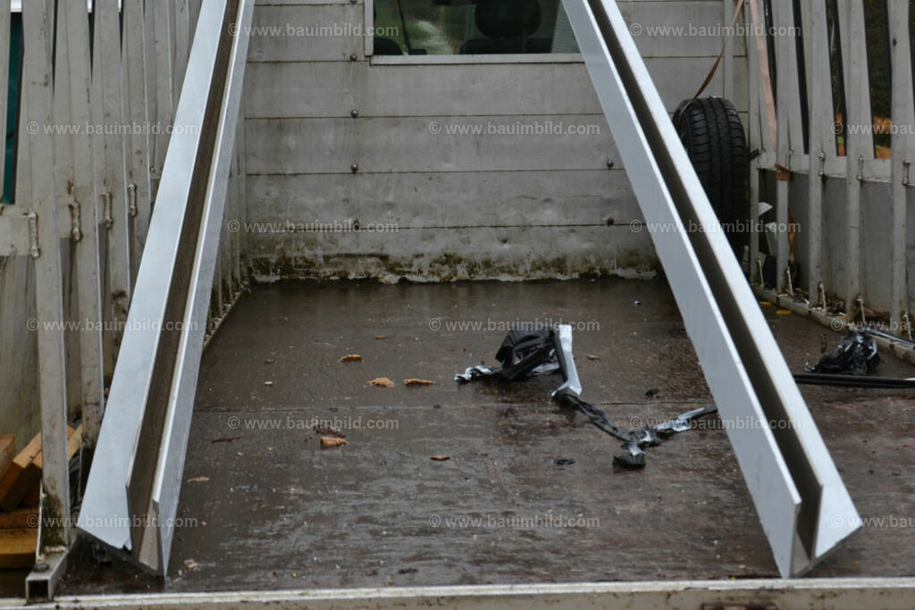 bib-lg24-metallbau-0000 | Nach LV-Leistungsgruppen sortierte Detailfotos über den Bau eines Hauses. Alle Hausbau-Bilder direkt vom Urheber und Autor der Website Haus-Selber-Bauen.com